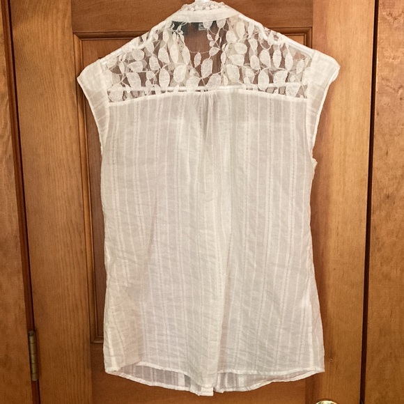 5️⃣ for 2️⃣5️⃣ | Eddie Bauer | Button Down Top | XS - Picture 2 of 7